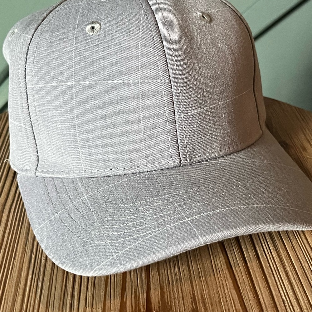 Adjustable hat. Great pattern. - Picture 3 of 3